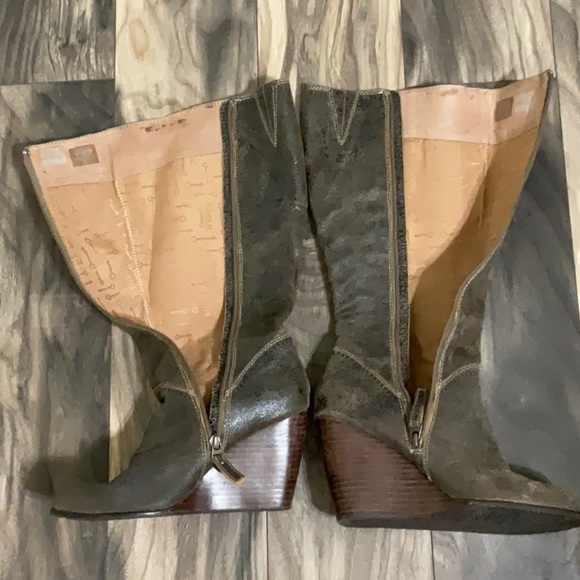 Fossil Caroline Distressed Brown Leather Boot Wedge - Size 9 - Picture 3 of 9